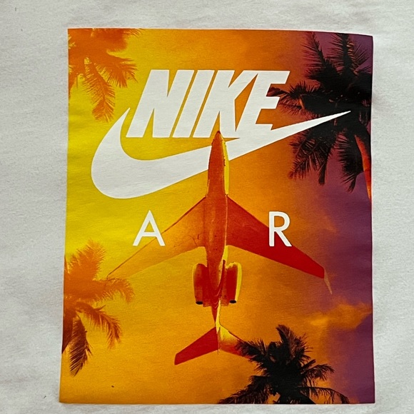 Youth XL short sleeve Nike Shirt - Picture 2 of 3